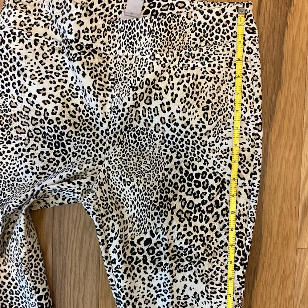 Chico’s Animal Print Slacks size 4 - Picture 9 of 10